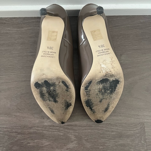 Taupe leather heels - Picture 3 of 5